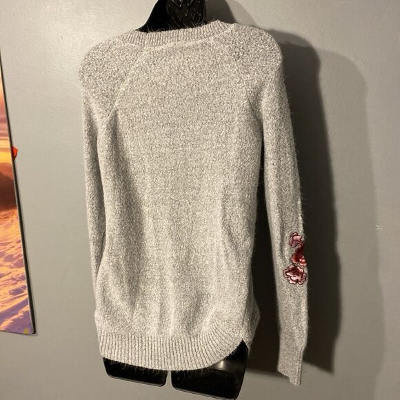 Cloud Chaser Sweater Small Fuzzy Gray Crew Neck Pink Floral Embroidery On Arms - Picture 7 of 7